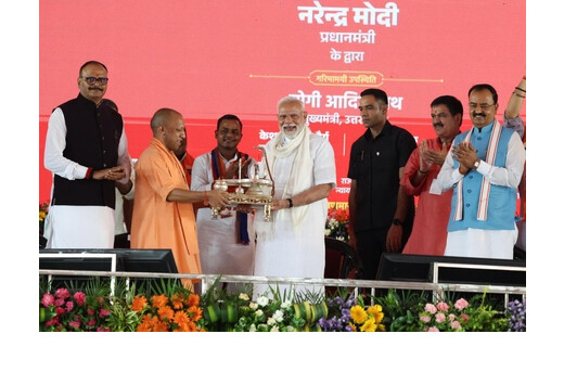 वाराणसी से गरजे सीएम योगी, कहा - नया भारत दुश्मनों को मिट्टी में मिलाने का रखता है माद्दा