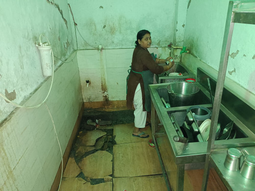 सदर अस्पताल में बनी दीदी की रसोई की स्थिति खराब, काम करने में हो रही है कठिनाई