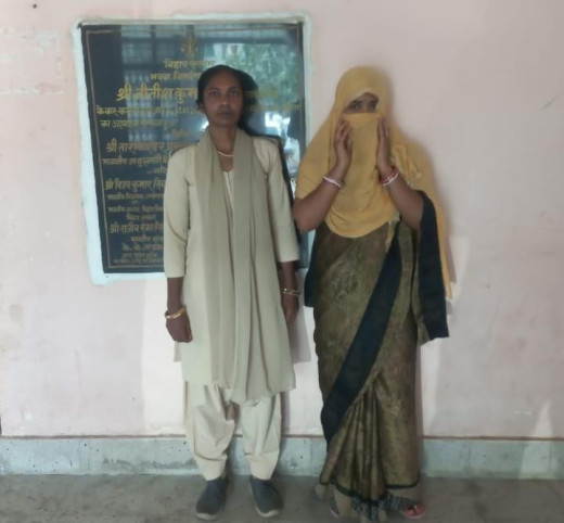 अवैध महुआ शराब के साथ महिला गिरफ्तार