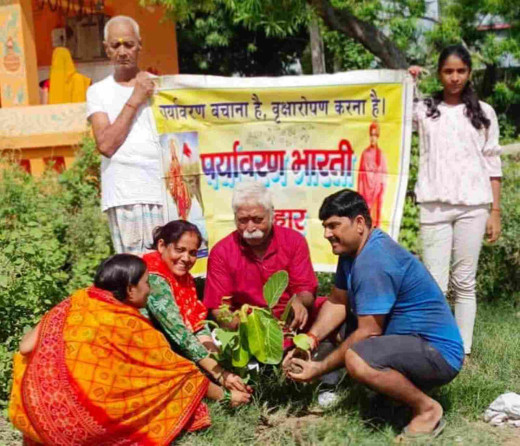 पहली सोमवारी पर देववृक्ष बरगद एवं बेल का पौधारोपण