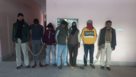 महुआ शराब के साथ दो तस्कर सहित 3 शराबी गिरफ्तार