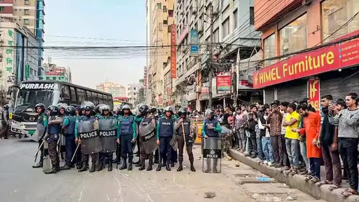 बांग्लादेश में बिगड़े हालात, भारत ने राजनयिक परिवारों को वापस बुलाया