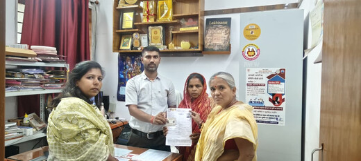 ईमानदारी और तत्परता की मिसाल, सड़क पर मिले दस्तावेज सही हाथों तक पहुंचे