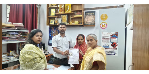 ईमानदारी और तत्परता की मिसाल, सड़क पर मिले दस्तावेज सही हाथों तक पहुंचे