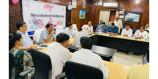 जिलाधिकारी ने अधिकारियों संग की साप्ताहिक समीक्षात्मक बैठक