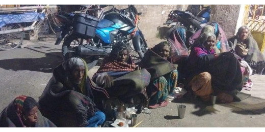 शीतलहरी में असहायों को वितरित हुए कंबल