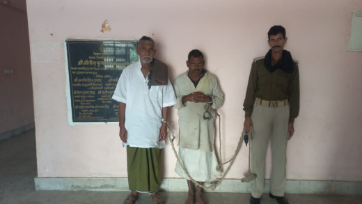 अवैध शराब बिक्री और सेवन मामले में दो गिरफ्तार 
