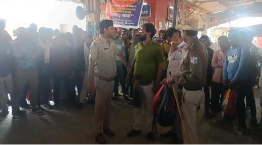 नशा मुक्ति पर नुक्कड़ नाटक द्वारा यात्रियों को किया गया जागरूक