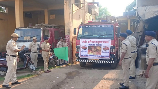 अग्निसुरक्षा जागरूकता को लेकर जवानों ने निकाली वाहन रैली 