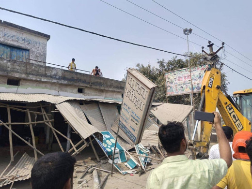 कोपड़िया स्टेशन पर 230 अवैध दुकानों को हटाकर रेलवे भूमि हुआ अतिक्रमण मुक्त