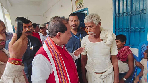 लखीसराय में राहत शिविरों की जमीनी हकीकत जानने पहुंचे कृषि मंत्री, अधिकारियों को त्वरित सहायता के निर्देश