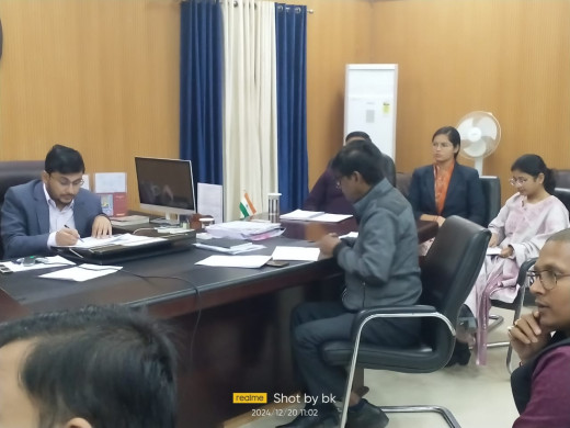 जिलाधिकारी ने की अंचलवार समीक्षा बैठक 
