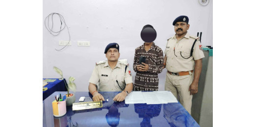 किऊल स्टेशन से चोरी की मोबाइल और धारदार हथियार के साथ नाबालिग गिरफ्तार