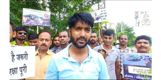 डीटीओ के नेतृत्व में पौधरोपण एवं सड़क सुरक्षा को लेकर जागरूकता संबंधित कार्यक्रम