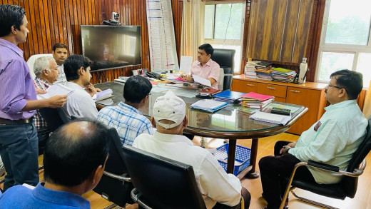 जिलाधिकारी ने की उर्वरक निगरानी समिति से संबंधित समीक्षात्मक बैठक 