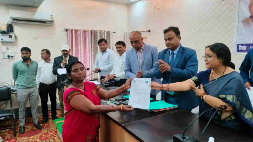 विशिष्ट शिक्षकों को औपबंधिक नियुक्ति पत्र वितरित