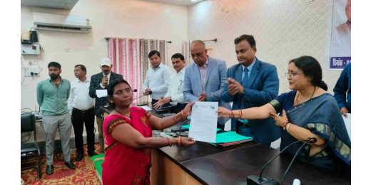 विशिष्ट शिक्षकों को औपबंधिक नियुक्ति पत्र वितरित
