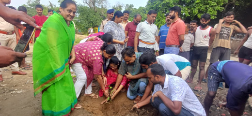 एक पेड़ बेटी के नाम कार्यक्रम के तहत पौधारोपण, महिलाओं की भी हिस्सेदारी 