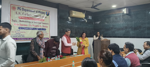 ऐतिहासिक शोध विधियों का आकलन जरूरी : डॉ. प्रभात