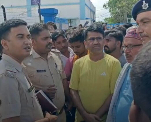 कटरा में विद्युत विभाग की लापरवाही का आरोप, लाइनमैन की मौत के बाद सड़क जाम