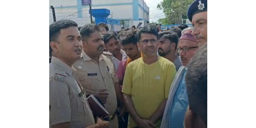 कटरा में विद्युत विभाग की लापरवाही का आरोप, लाइनमैन की मौत के बाद सड़क जाम