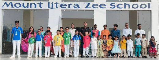 स्टार परफॉर्मर ऑफ द मंथ एवं प्राइड ऑफ MLZS सम्मान पाकर खिल उठे बच्चों के चेहरे