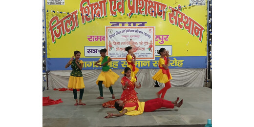 जिला स्तरीय रोल प्ले एवं लोक नृत्य प्रतियोगिता में कन्हौली डीह मुशहरी विद्यालय प्रथम