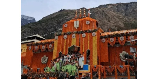 केदारनाथ के बाद बद्रीनाथ धाम के भी खुले कपाट, 2 घंटे में 10 हजार श्रद्धालु मंदिर पहुंचे
