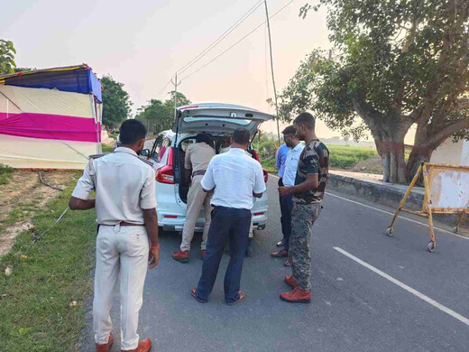 लखीसराय में चुनावी सख्ती शुरू: चेकपोस्ट पर वाहनों की हो रही कड़ी जांच