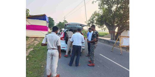 लखीसराय में चुनावी सख्ती शुरू: चेकपोस्ट पर वाहनों की हो रही कड़ी जांच