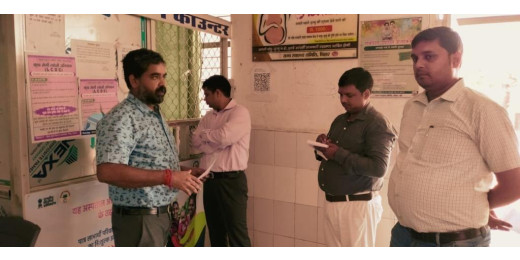 प्राथमिक स्वास्थ्य केंद्र में अनियमितताओं पर जिलाधिकारी सख्त, अधिकारियों पर गिरी गाज
