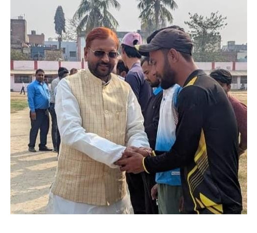 हसनपुर उच्च विद्यालय में 15 दिवसीय टेनिस बॉल क्रिकेट टूर्नामेंट का उद्घाटन