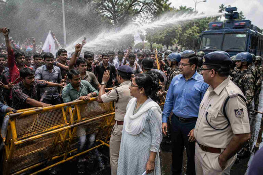 उग्र छात्र आंदोलन के बीच DM-SSP ने संभाली कमान, प्रदर्शनकारियों से की शांति की अपील
