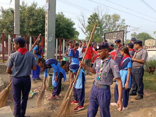 स्काउट एंड गाइड के सहारे स्टेशन पर चलाया गया साफ-सफाई अभियान