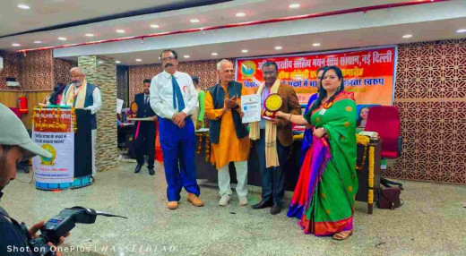 शिक्षा और साहित्य में उत्कृष्ट योगदान के लिए डॉ. अखिलेश कुमार सम्मानित
