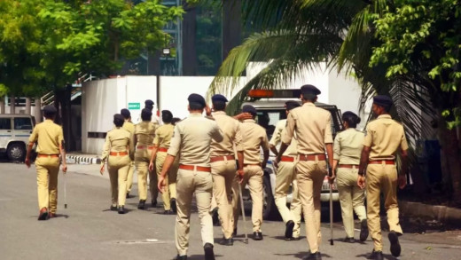 शराब बरामद करने गई पुलिस टीम पर हमला, दो पुलिसवाले जख्मी
