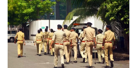 शराब बरामद करने गई पुलिस टीम पर हमला, दो पुलिसवाले जख्मी