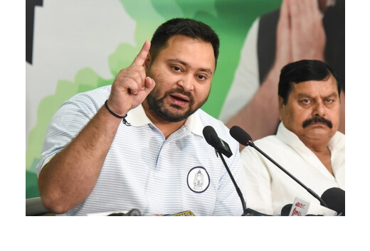 तेजस्वी यादव का चुनावी मास्टरस्ट्रोक : सरकार बनते ही हर परिवार को एक सरकारी नौकरी का वादा