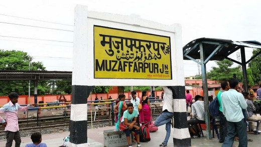 रेल टिकट की कालाबाजारी पर आचार्य चंद्र किशोर पाराशर ने उठाई आवाज