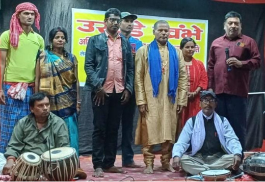 मिठनपुरा में हरिशंकर परसाई के व्यंग्य उखड़े खंभे का सफल मंचन