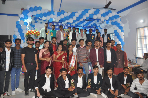 नए शैक्षणिक सत्र के शुभारंभ पर फ्रेशर्स डे का आयोजन, छात्रों ने मनाया जश्न