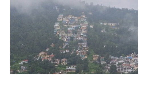 उत्तराखंड में अनियंत्रित निर्माण से बढ़ा बादल फटने का खतरा, वैज्ञानिकों की चेतावनी