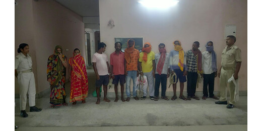 लखीसराय में मद्य निषेध विभाग की ताबड़तोड़ छापेमारी, शराब बेचने और पीने के आरोप में 10 गिरफ्तार