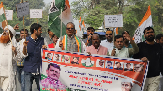 अडानी के खिलाफ कांग्रेस ने निकाली पदयात्रा