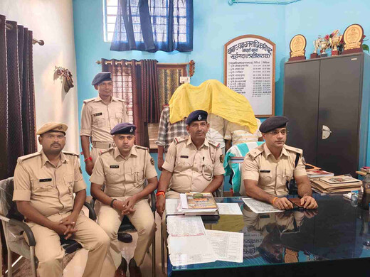 लखीसराय में आभूषण चोरी का त्वरित पर्दाफाश: 2 किशोरों ने घर में लगाई थी सेंध, खरीदने वाले 3 सुनार गिरफ्तार
