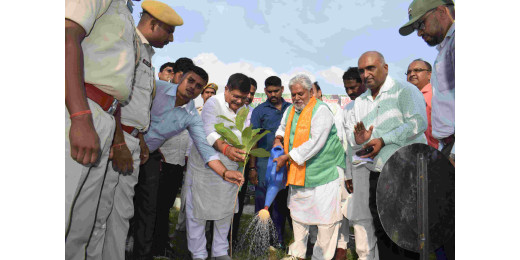बिहार में 75वां वन महोत्सव और पृथ्वी दिवस को लेकर पर्यावरण मंत्री ने किया पौधारोपण