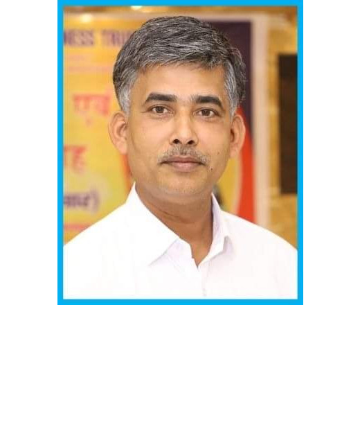 गांव-गांव जाकर बच्चों की पढ़ाई का निरीक्षण करते हैं शिक्षक डॉ. सतीश कुमार साथी