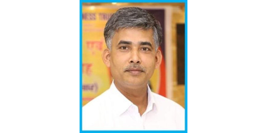 गांव-गांव जाकर बच्चों की पढ़ाई का निरीक्षण करते हैं शिक्षक डॉ. सतीश कुमार साथी