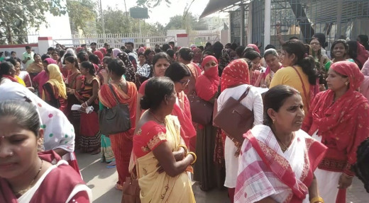 आंगनबाड़ी सेविकाओं का जिलाधिकारी कार्यालय के समक्ष प्रदर्शन