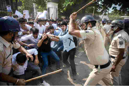बिहार के कई जिलों में छात्रों का प्रदर्शन उग्र, दरभंगा, कटिहार और बेगूसराय में पुलिस से झड़प